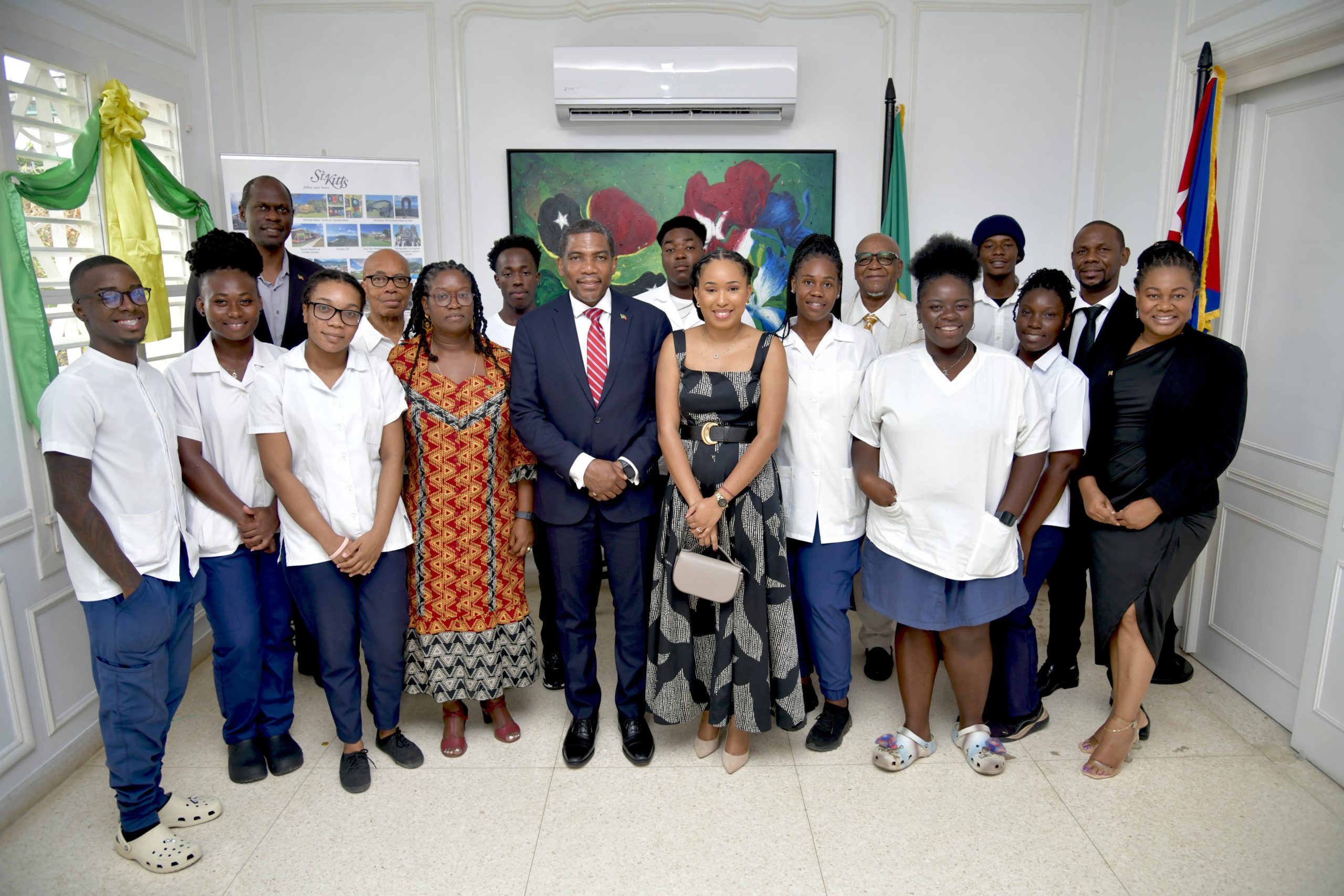Prime Minister Drew Holds Meeting with Kittitian and Nevisian Students in Cuba